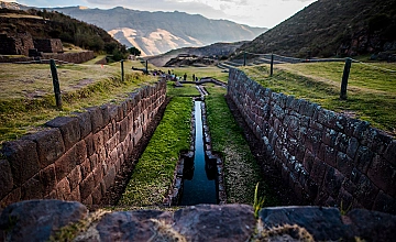 City tour Arqueológico con Valle Sur: Rumiqolqa – Pikillacta – Tipon “Templo del Agua” / Sacsayhuaman, Qenqo, Pucapucara y Tambomachay – Koricancha “Templo del Sol” – Catedral del Cusco (Desayuno y Almuerzo)