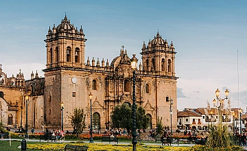 City tour Arqueológico con Valle Sur: Rumiqolqa – Pikillacta – Tipon “Templo del Agua” / Sacsayhuaman, Qenqo, Pucapucara y Tambomachay – Koricancha “Templo del Sol” – Catedral del Cusco (Desayuno y Almuerzo)