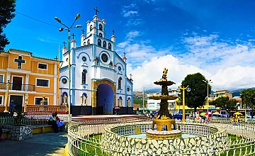 Lima – Traslado al Aeropuerto de Lima – Vuelo de Lima a Huaraz – Llegada al Huaraz – Recojo del Aeropuerto – Traslado al Hotel – Tarde libre (Desayuno y Almuerzo)