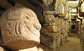 Huaraz – Sitio Arqueológico Chavín de Huantar – Huaraz (Desayuno y Almuerzo)