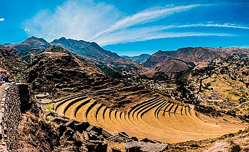 Día 4: Cusco – Valle Sagrado de los Inkas – Pisaq – Reloj Solar – Pisaq ciudad – Ollantaytambo (Desayuno y Almuerzo)